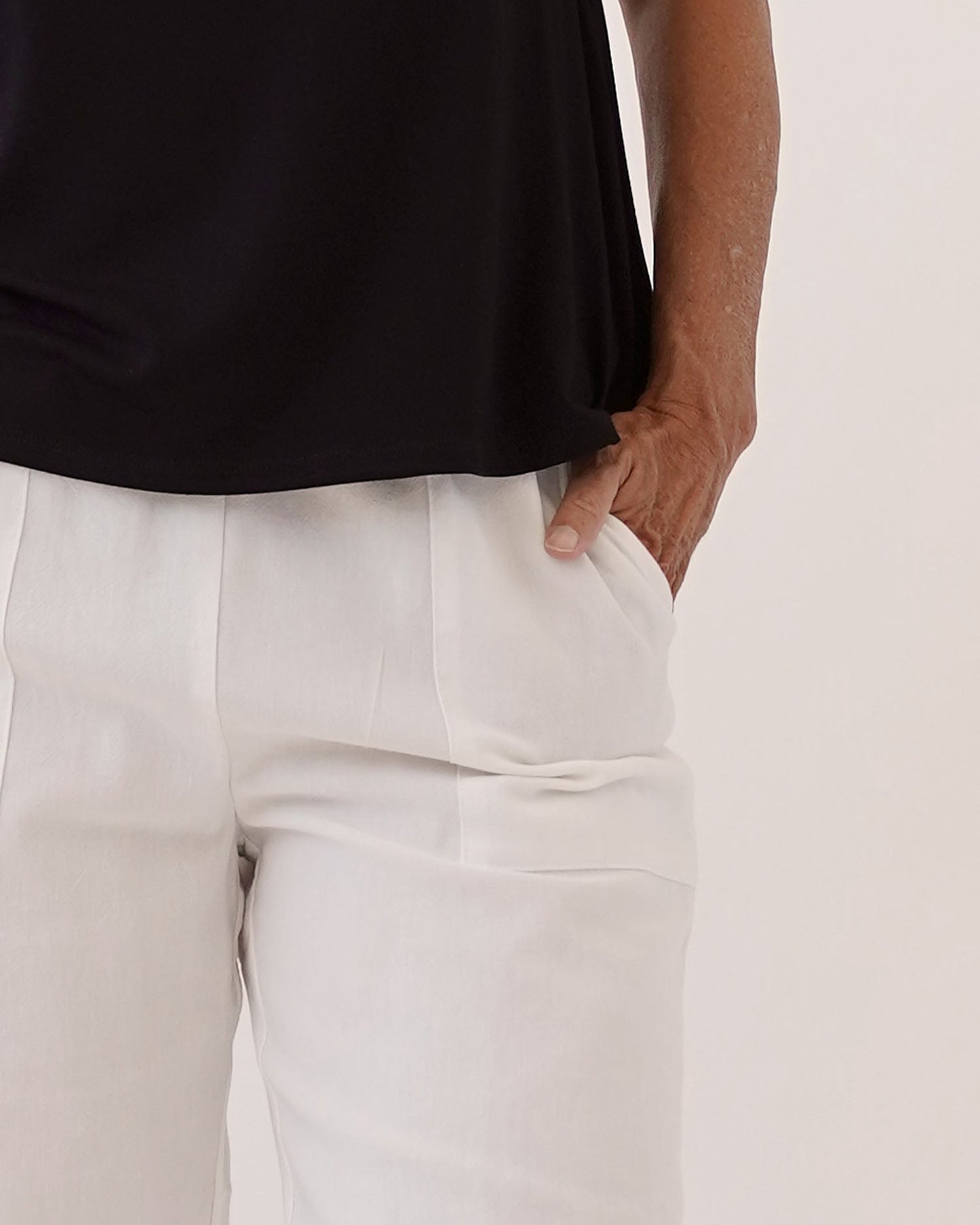 A bamboo linen pant with wide leg fit, pockets, and elasticized waistband.